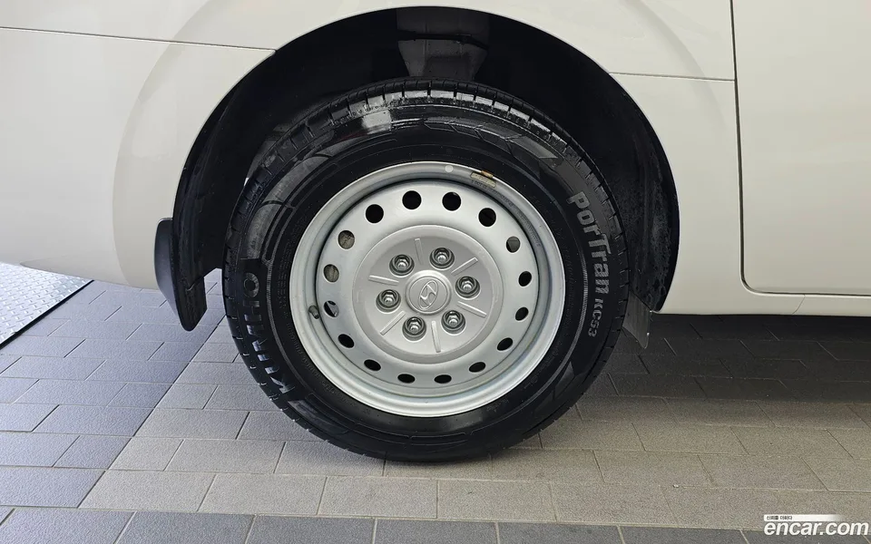 Hyundai Staria 3 2023 — thumbnail 5