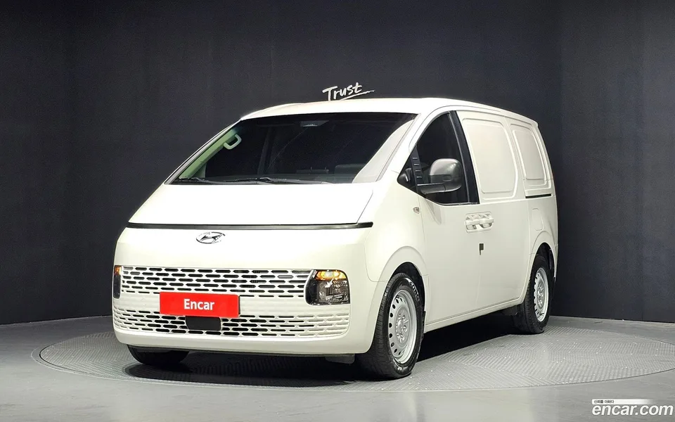Hyundai Staria 3 2023 — photo 1, buy with delivery to Moscow