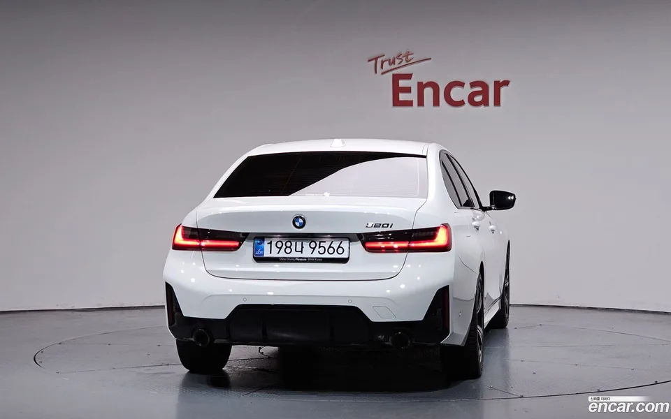 BMW 3 Series 320i M 2025 — thumbnail 4