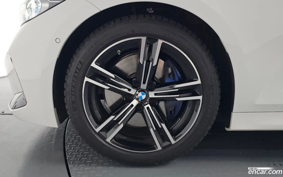 BMW 3 Series 320i M 2025 — thumbnail 5