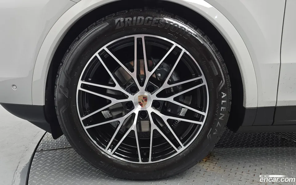 Porsche Cayenne 3.0 2025 — thumbnail 2
