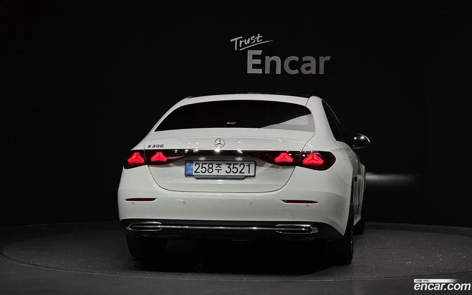 Mercedes-Benz E-Class E200 2025 — миниатюра 4