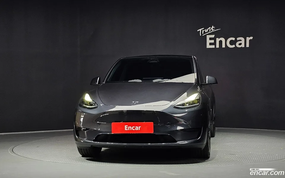 Tesla Model Y RWD 2025 — thumbnail 3