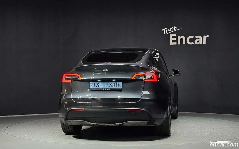 Tesla Model Y RWD 2025 — thumbnail 4