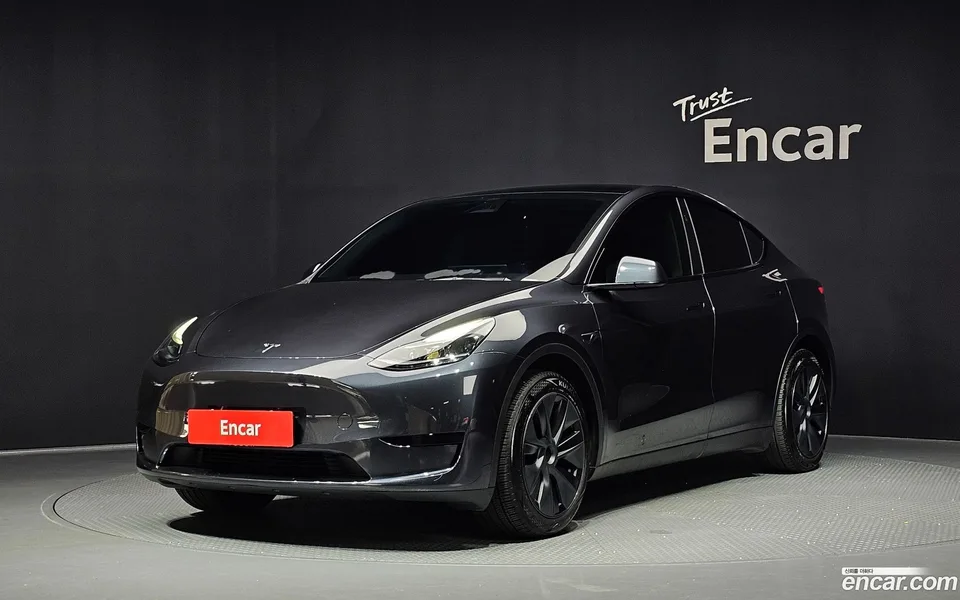 Tesla Model Y RWD 2025 — photo 1, buy with delivery to Moscow