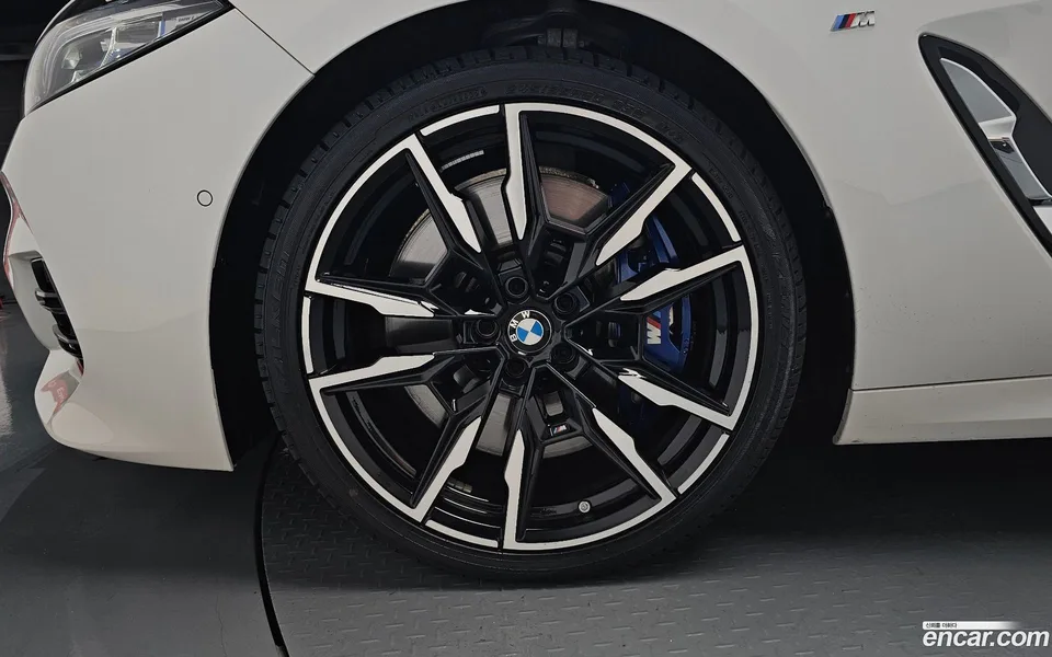 BMW 8 Series M850i xDrive 2024 — thumbnail 2