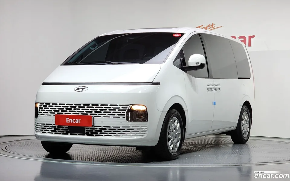 Hyundai Staria 11 2022 — photo 1, buy with delivery to Moscow
