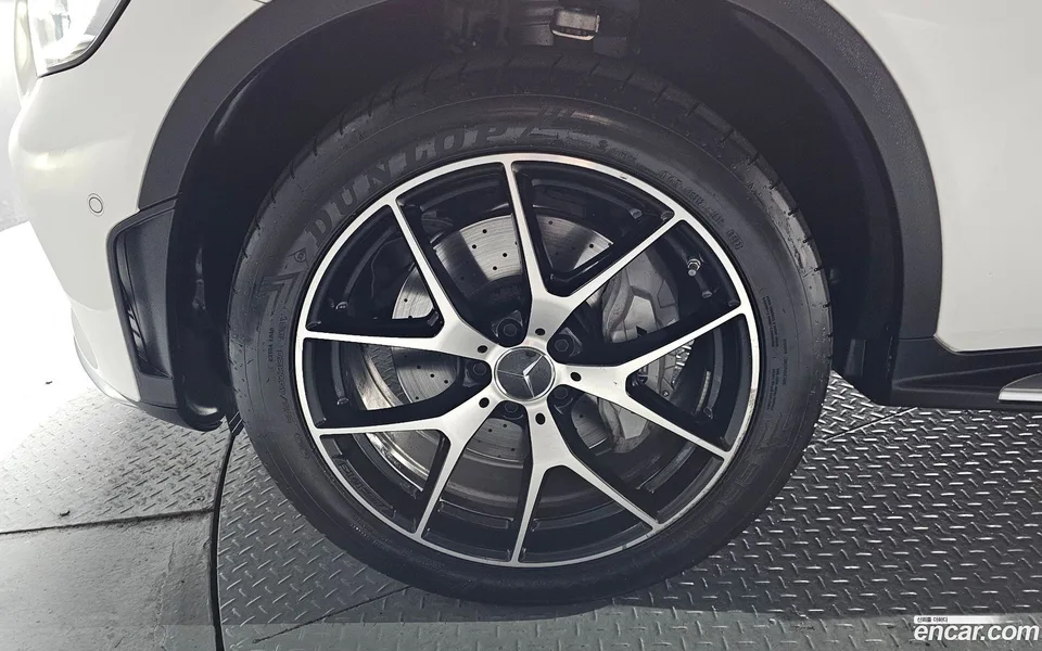 Mercedes-Benz GLC-Class AMG GLC43 4MATIC 2023 — thumbnail 2