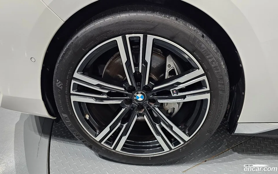 BMW i7 xDrive 60 M 2023 — thumbnail 2