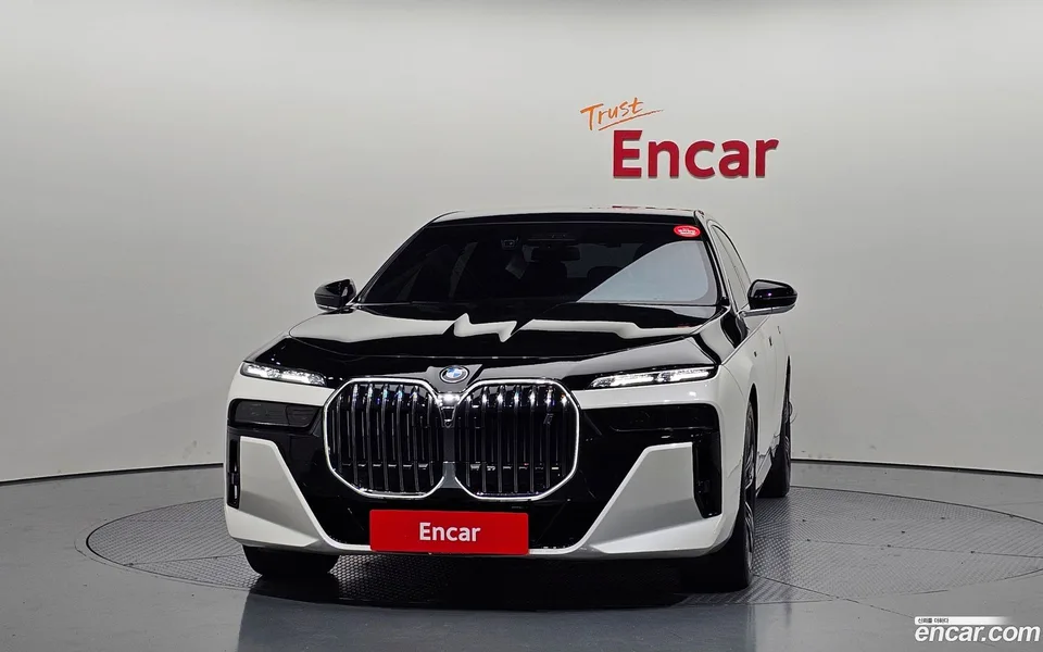 BMW i7 xDrive 60 M 2023 — thumbnail 3