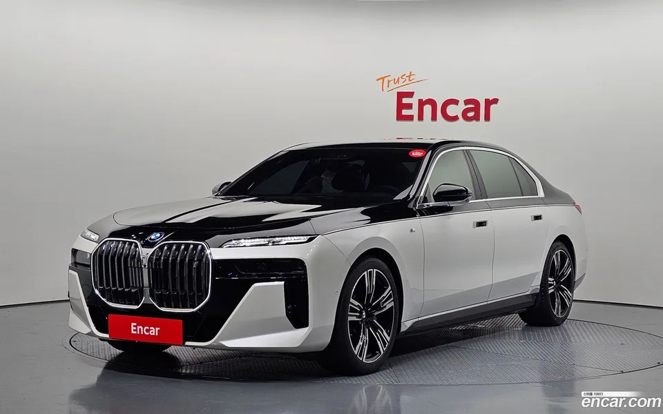 BMW i7 xDrive 60 M 2023 — photo 1, buy with delivery to Moscow