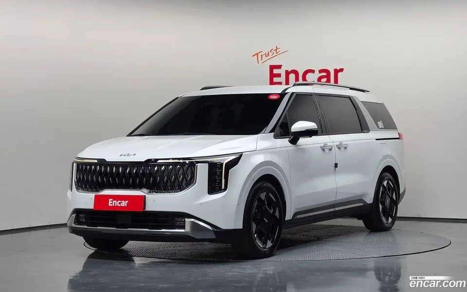 Kia Carnival 7 2023 — photo 1, buy with delivery to Moscow