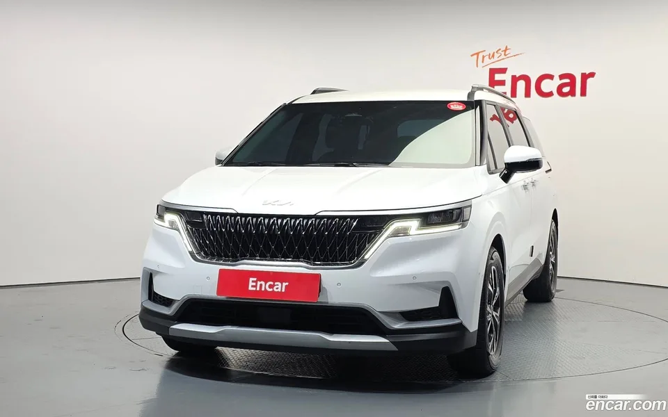 Kia Carnival 9 2023 — thumbnail 3