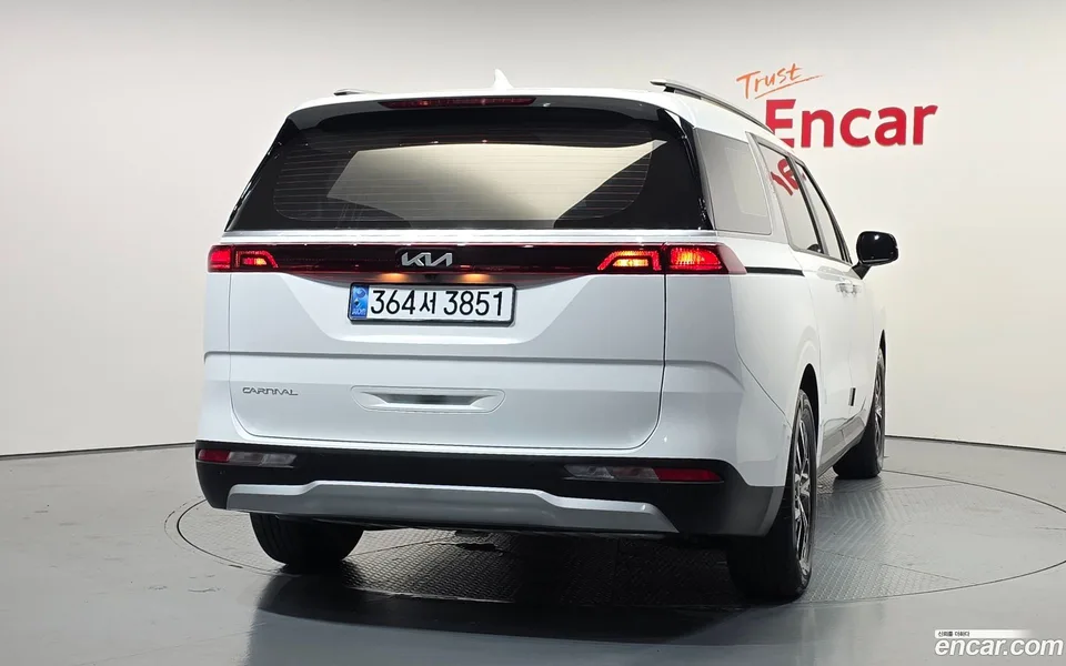 Kia Carnival 9 2023 — thumbnail 4