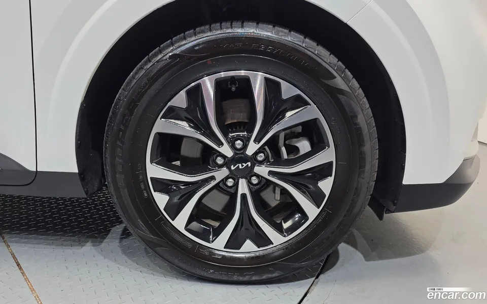 Kia Carnival 9 2023 — thumbnail 5