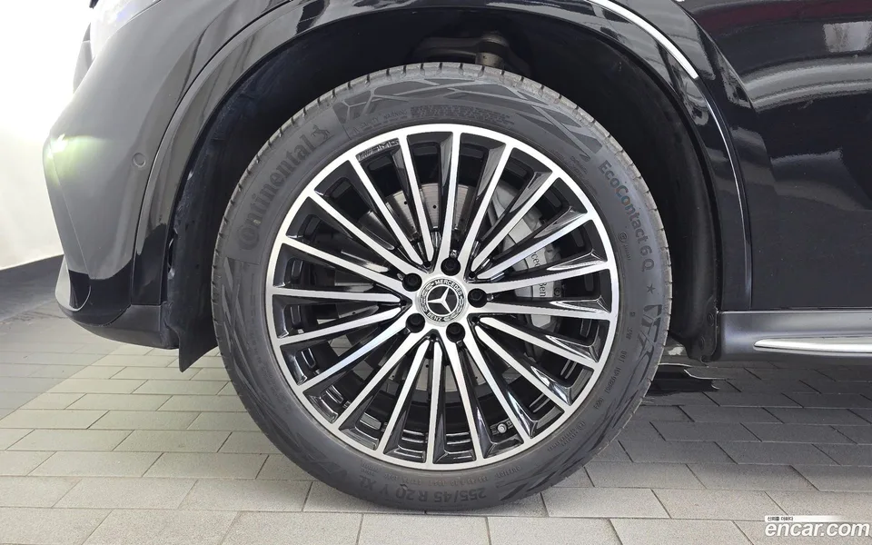 Mercedes-Benz GLC-Class GLC300 4MATIC 2025 — thumbnail 2