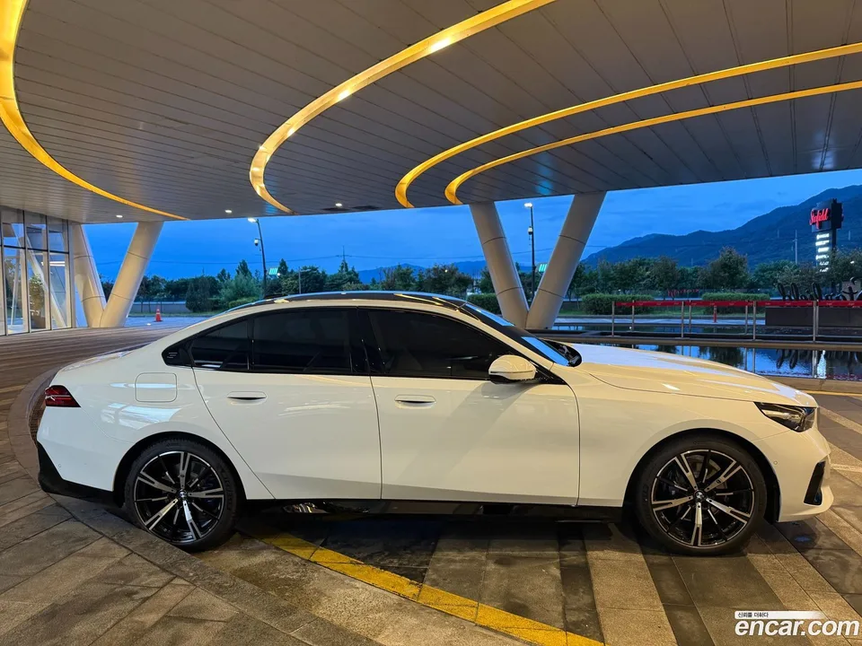 BMW 5 Series 530i xDrive M 2026 — миниатюра 3