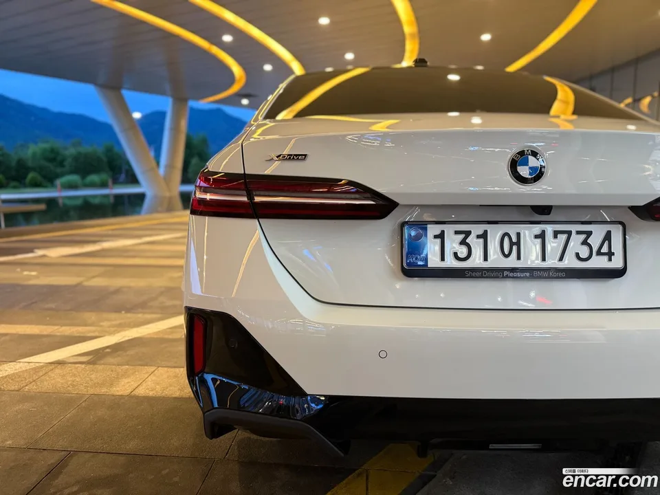 BMW 5 Series 530i xDrive M 2026 — миниатюра 5