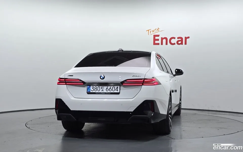 BMW 5 Series 530i xDrive M 2025 — thumbnail 4