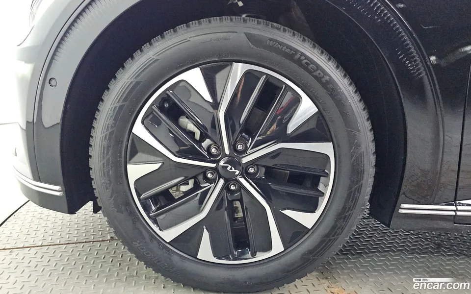 Kia EV6 2023 — thumbnail 2