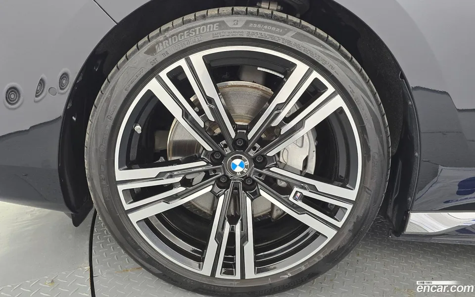 BMW i7 xDrive 60 M 2025 — thumbnail 2