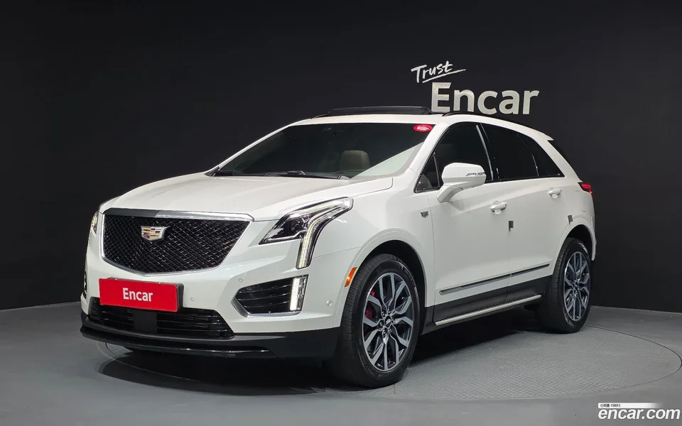 Cadillac XT5 3.6 AWD 2022 — photo 1, buy with delivery to Moscow