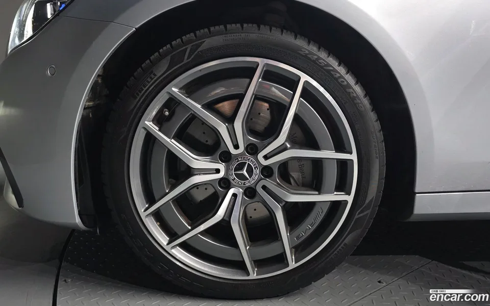 Mercedes-Benz E-Class E220d 4MATIC AMG Line 2022 — thumbnail 5