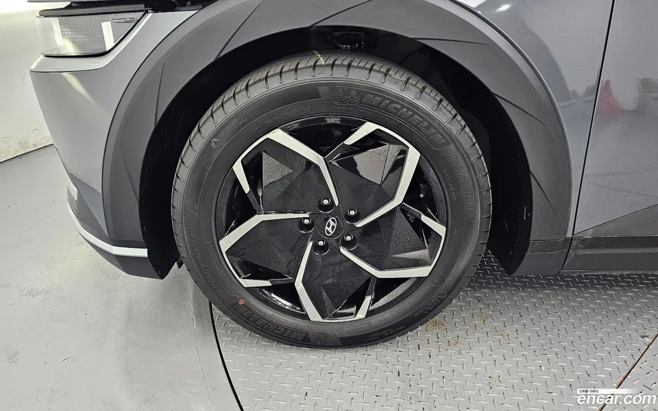 Hyundai Ioniq 5 2023 — thumbnail 5