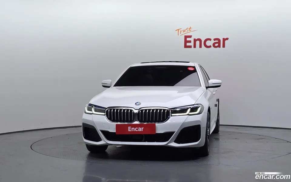 BMW 5 Series 530e M 2023 — thumbnail 3