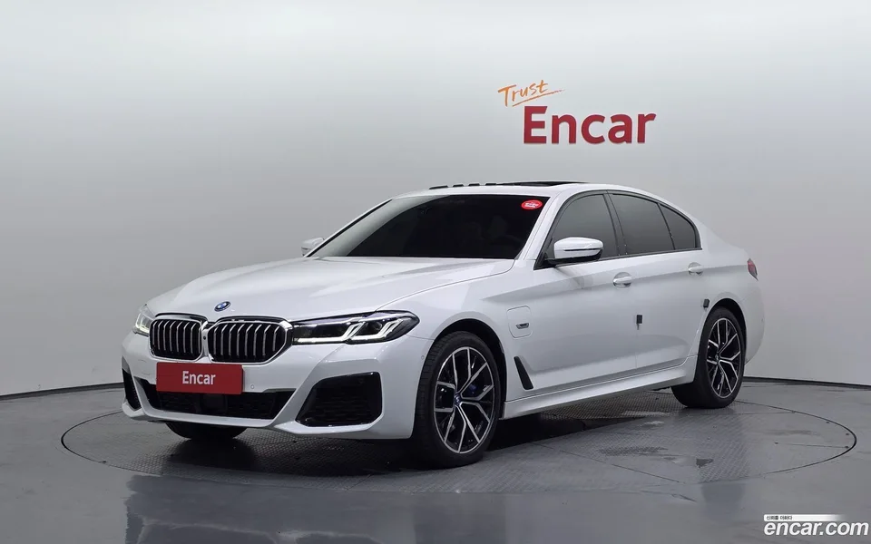 BMW 5 Series 530e M 2023 — photo 1, buy with delivery to Moscow
