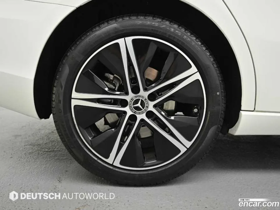 Mercedes-Benz A-Class A220 2024 — thumbnail 2