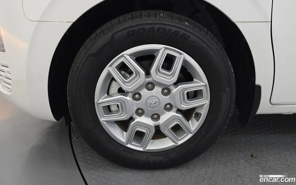 Hyundai Staria 5 2023 — thumbnail 2