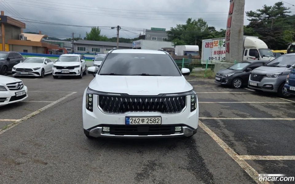 Kia Carnival 9 2023 — photo 1, buy with delivery to Moscow