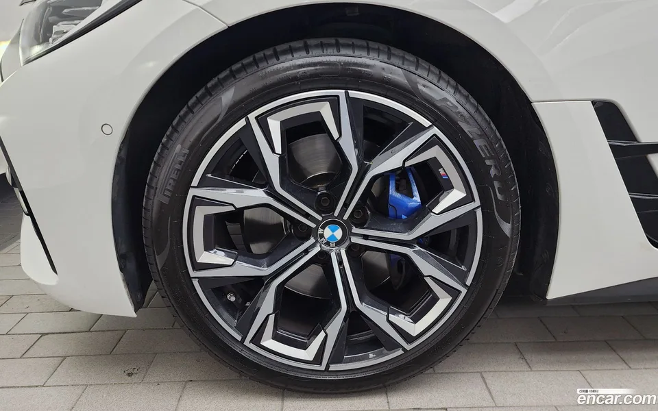 BMW 4 Series 420i M 2024 — thumbnail 2
