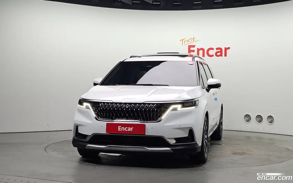 Kia Carnival 7 2023 — thumbnail 3