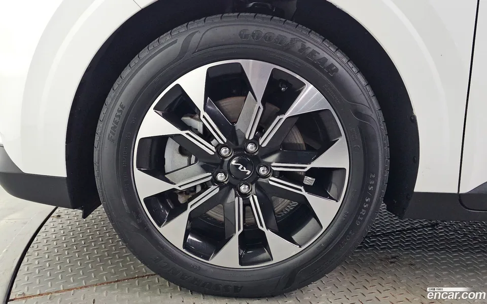 Kia Carnival 7 2023 — thumbnail 5