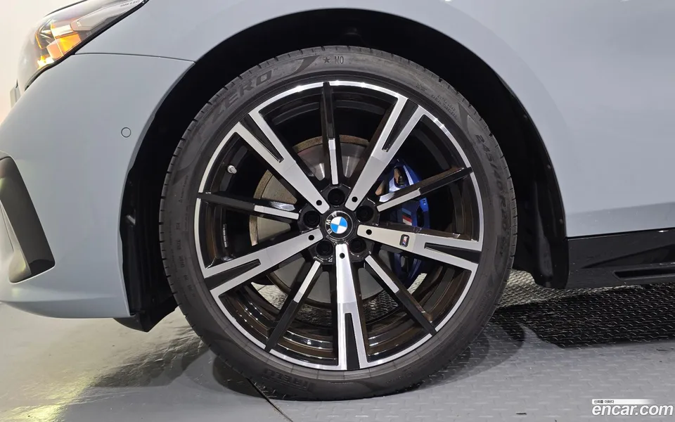 BMW 5 Series 530i xDrive M 2025 — thumbnail 2