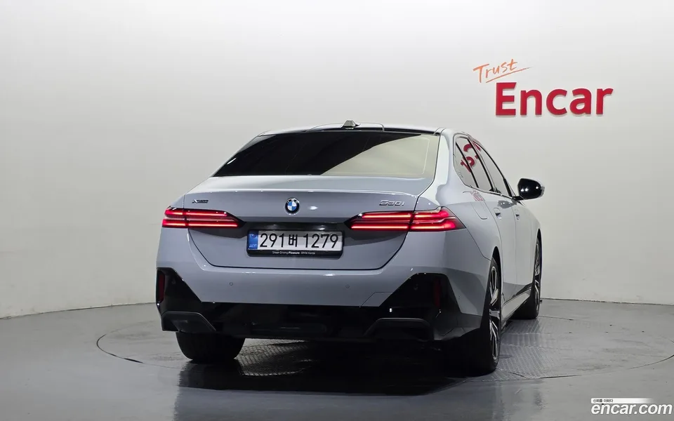 BMW 5 Series 530i xDrive M 2025 — thumbnail 4