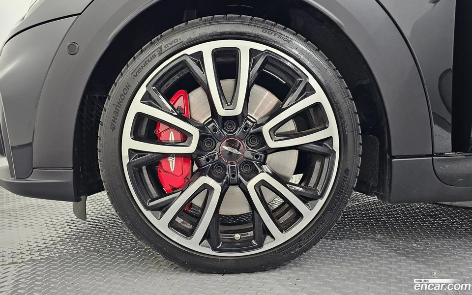 MINI Cooper S JCW 2023 — thumbnail 2