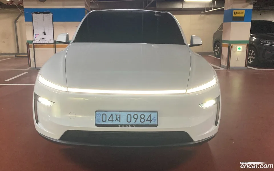 Tesla Model Y RWD 2026 — photo 1, buy with delivery to Moscow