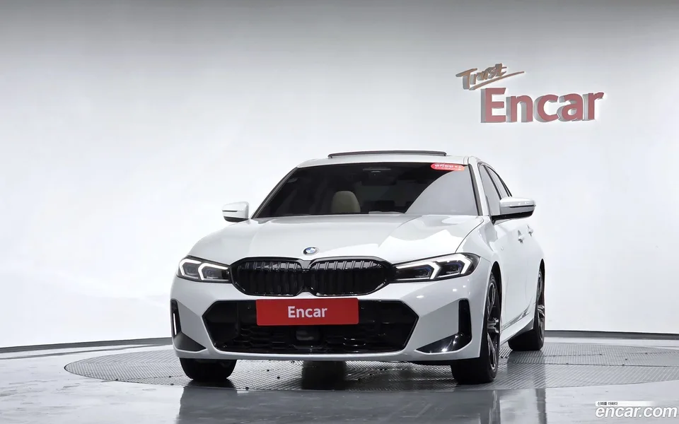 BMW 3 Series 320i M 2023 — thumbnail 3
