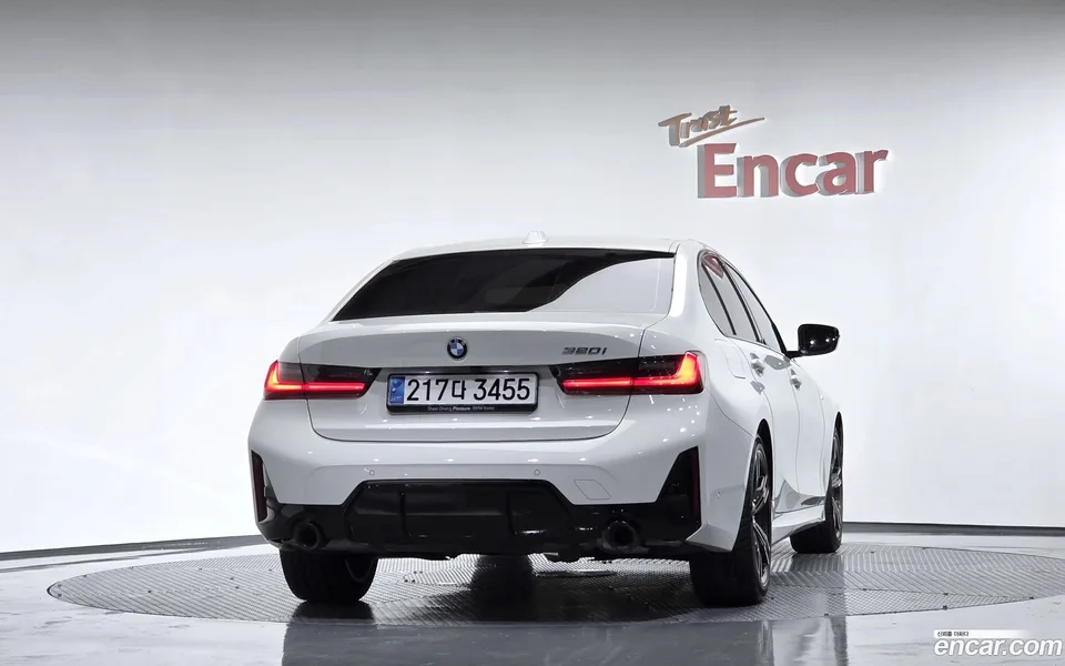BMW 3 Series 320i M 2023 — thumbnail 4