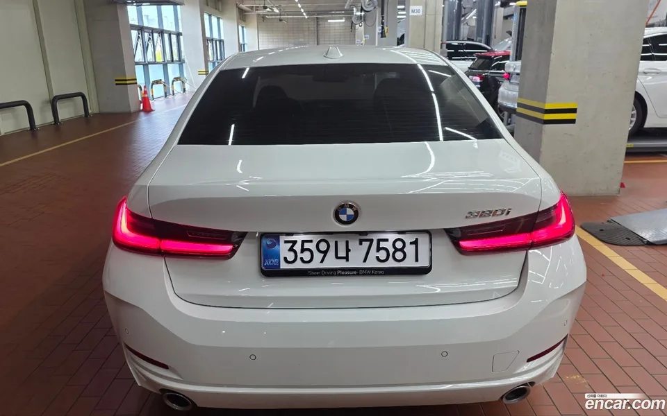 BMW 3 Series 320i 2025 — thumbnail 4