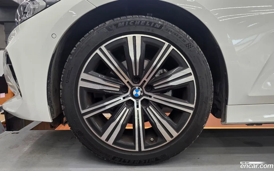BMW 3 Series 320i 2025 — thumbnail 5
