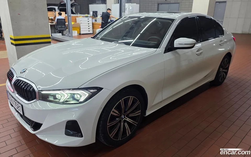 BMW 3 Series 320i 2025 — photo 1, buy with delivery to Moscow