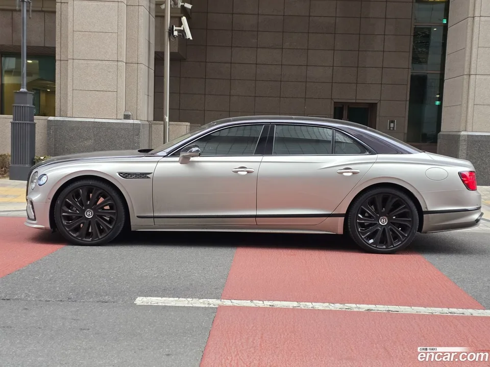 Bentley Flying Spur 4.0 2025 — thumbnail 3