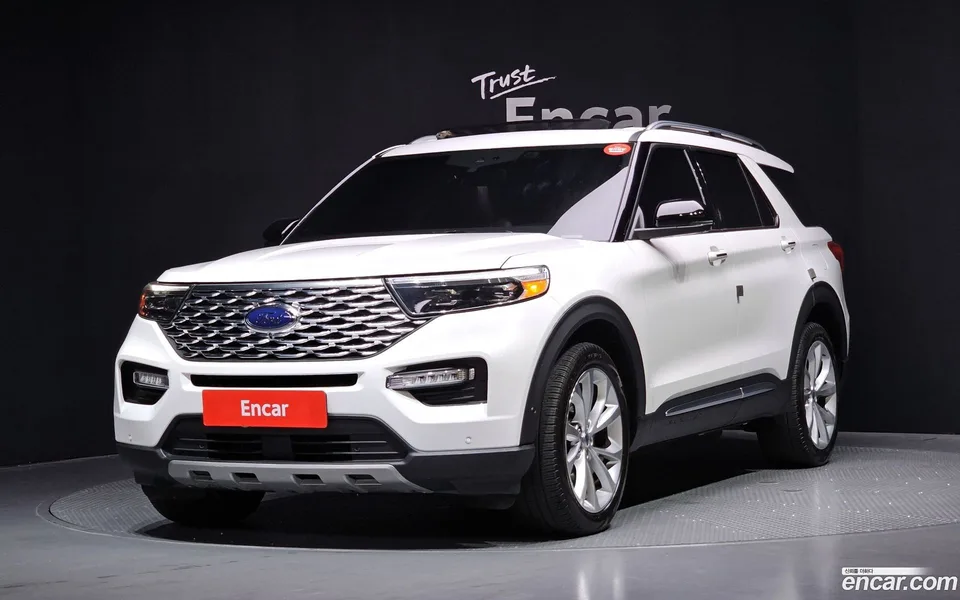 Ford Explorer 3.0 4WD 2022 — photo 1, buy with delivery to Moscow
