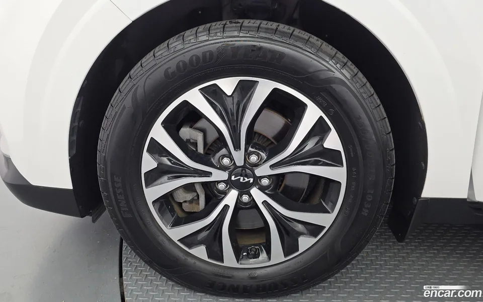 Kia Carnival 11 2023 — thumbnail 2