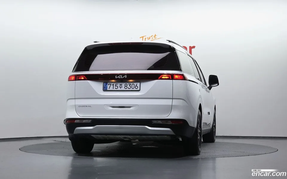 Kia Carnival 11 2023 — thumbnail 4