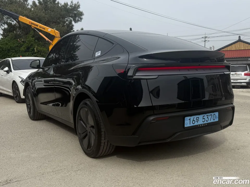 Tesla Model Y RWD 2026 — thumbnail 2